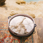 Lit pour chat apaisant à rayures fait main - Nid intemporel