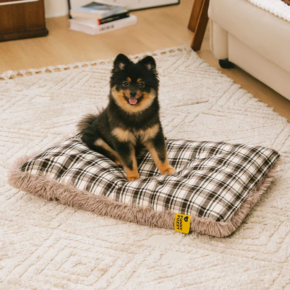 Tapis en peluche réversible à motif carreaux pour chien