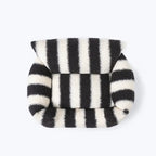 Lit pour chien et chat en fausse laine d’agneau rayures noires et blanches - Clés de piano hiver