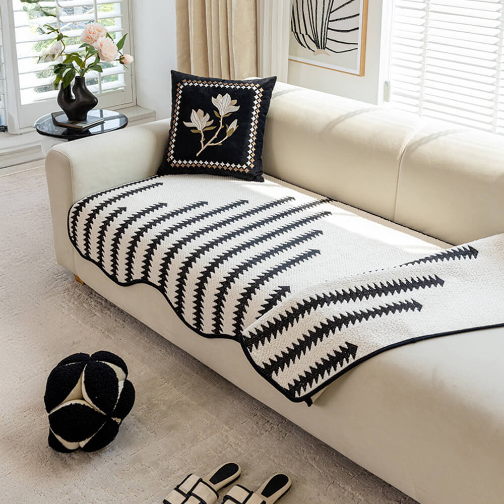 Housse de canapé en chenille à rayures chevron modernes et bords ondulés