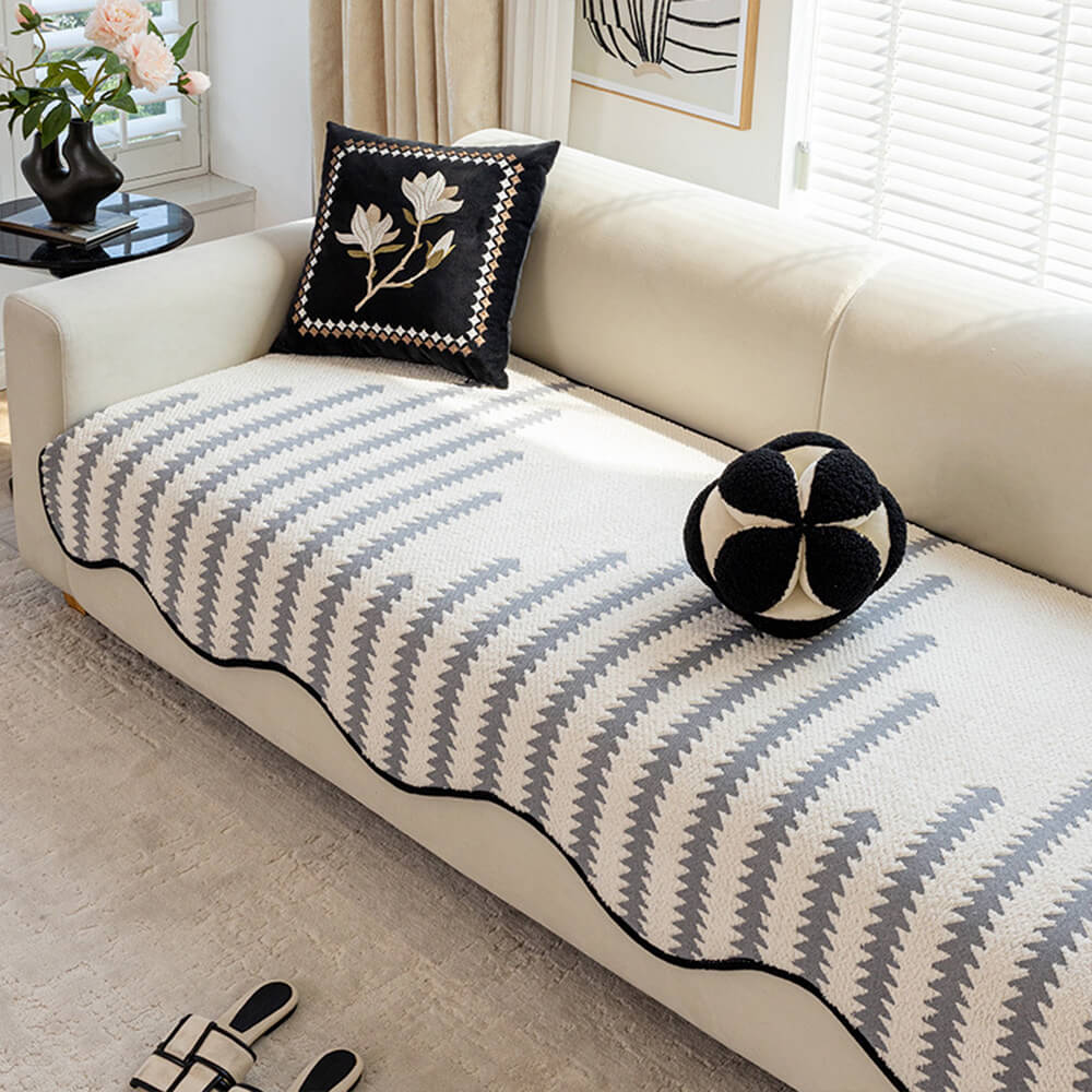 Housse de canapé en chenille à rayures chevron modernes et bords ondulés