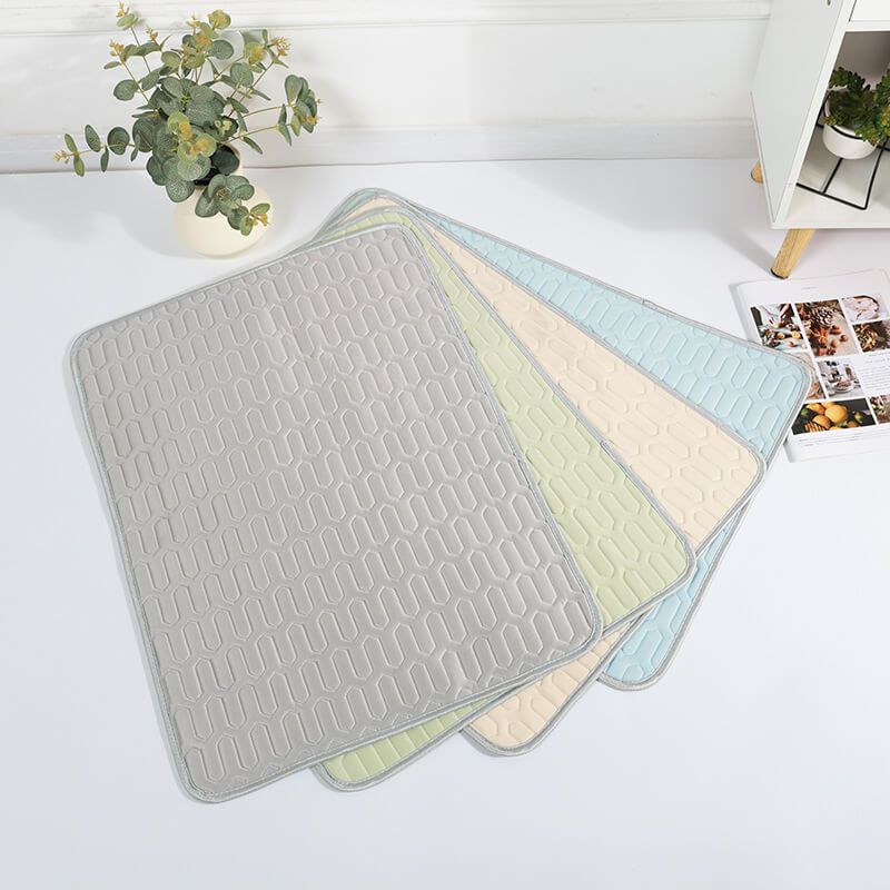 Tapis rafraîchissant lavable antidérapant respirant en soie glacée pour chien et chat